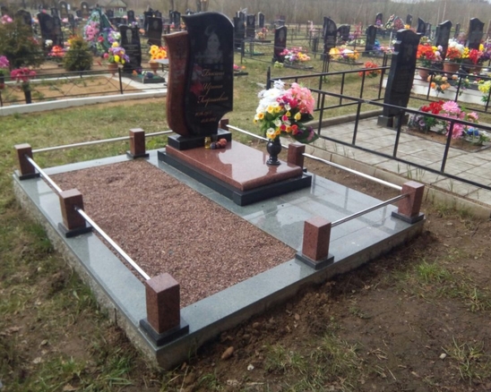 Образец гранитного памятника от мастерской Леонардо.