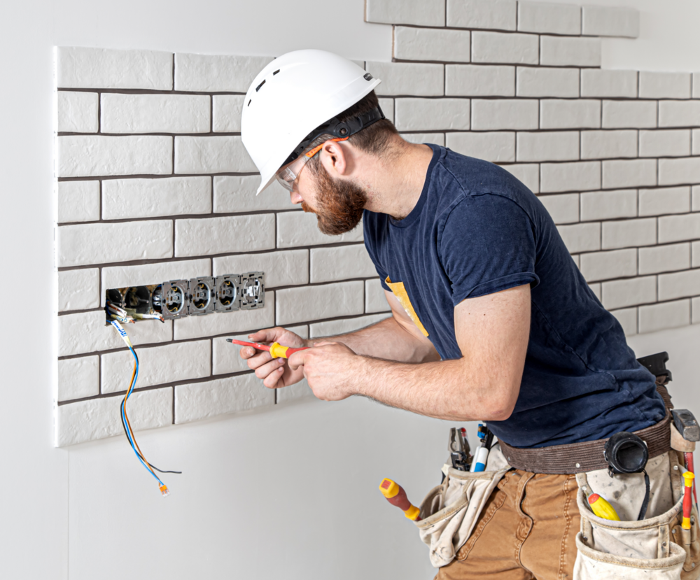 Профессиональная электротехническая помощь на дому и в офисе в Новосибирске