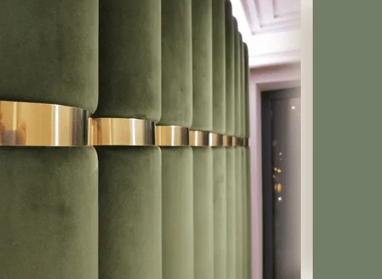 Мягкие стеновые панели с латунным молдингом на заказ по индивидуальным размерам