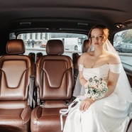Невеста в салоне Mercedes