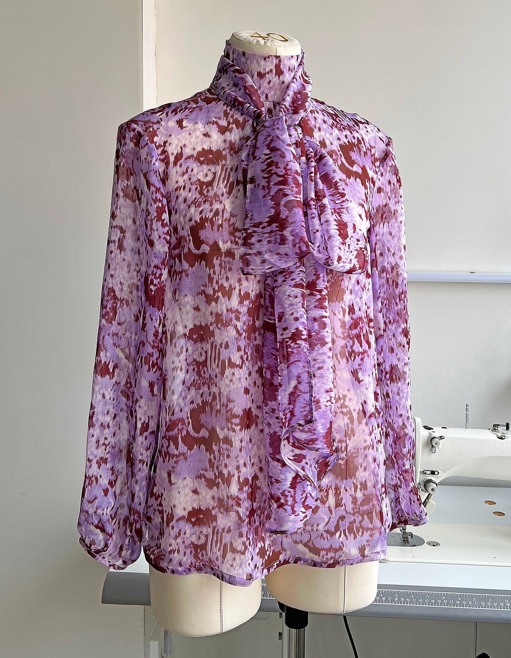 Пошить блузу шелковую с бантом на заказ по меркам