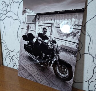 Картина на металле, красная машина