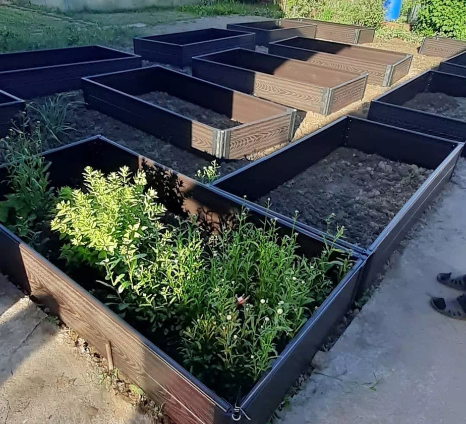 Клумбы из дпк