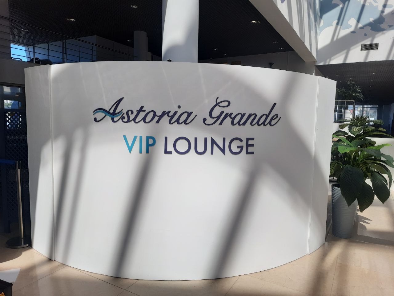 Акриловая вывеска для офиса 