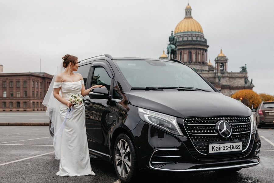 Машина V-class на свадьбе
