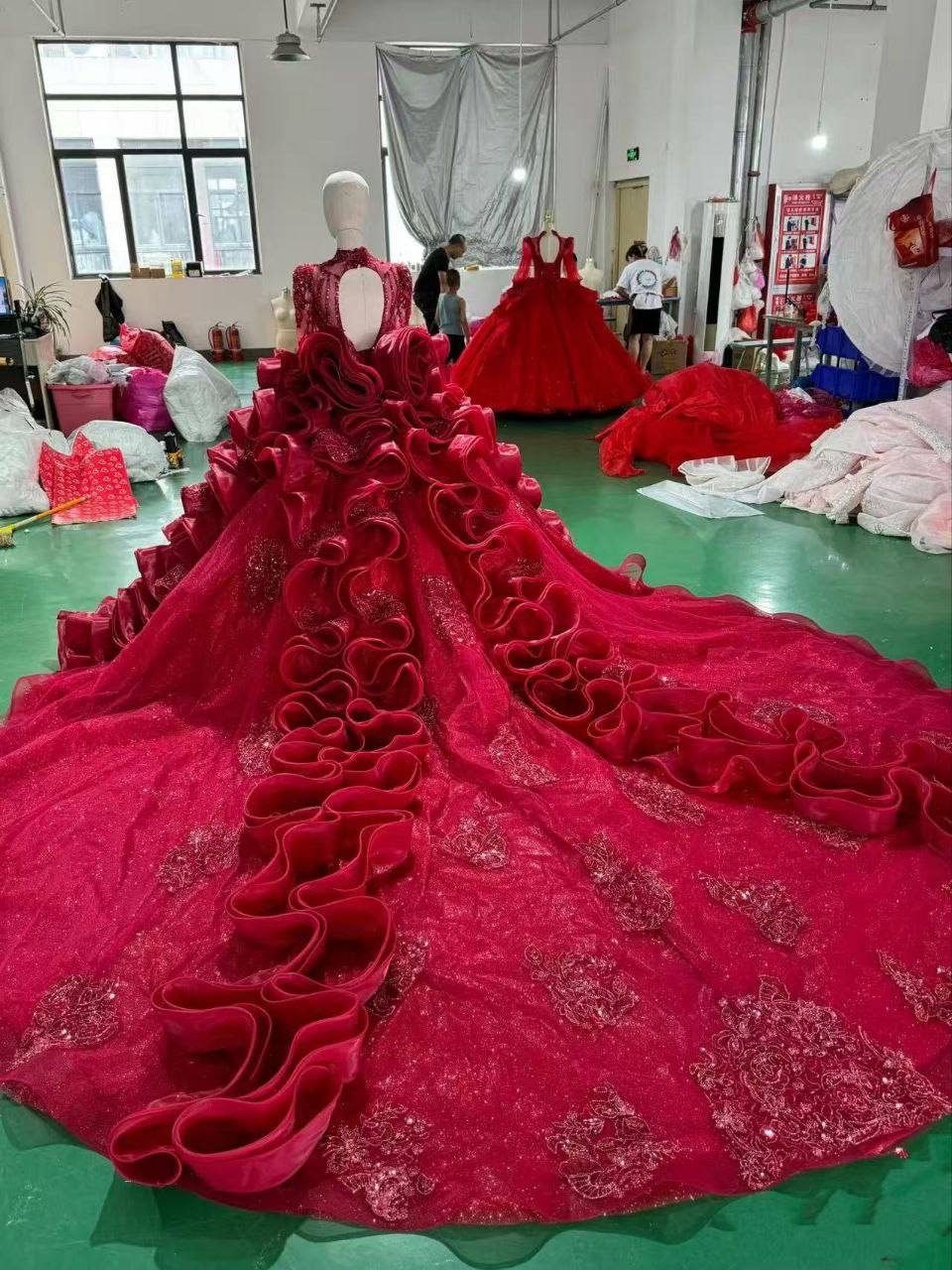 красные платья