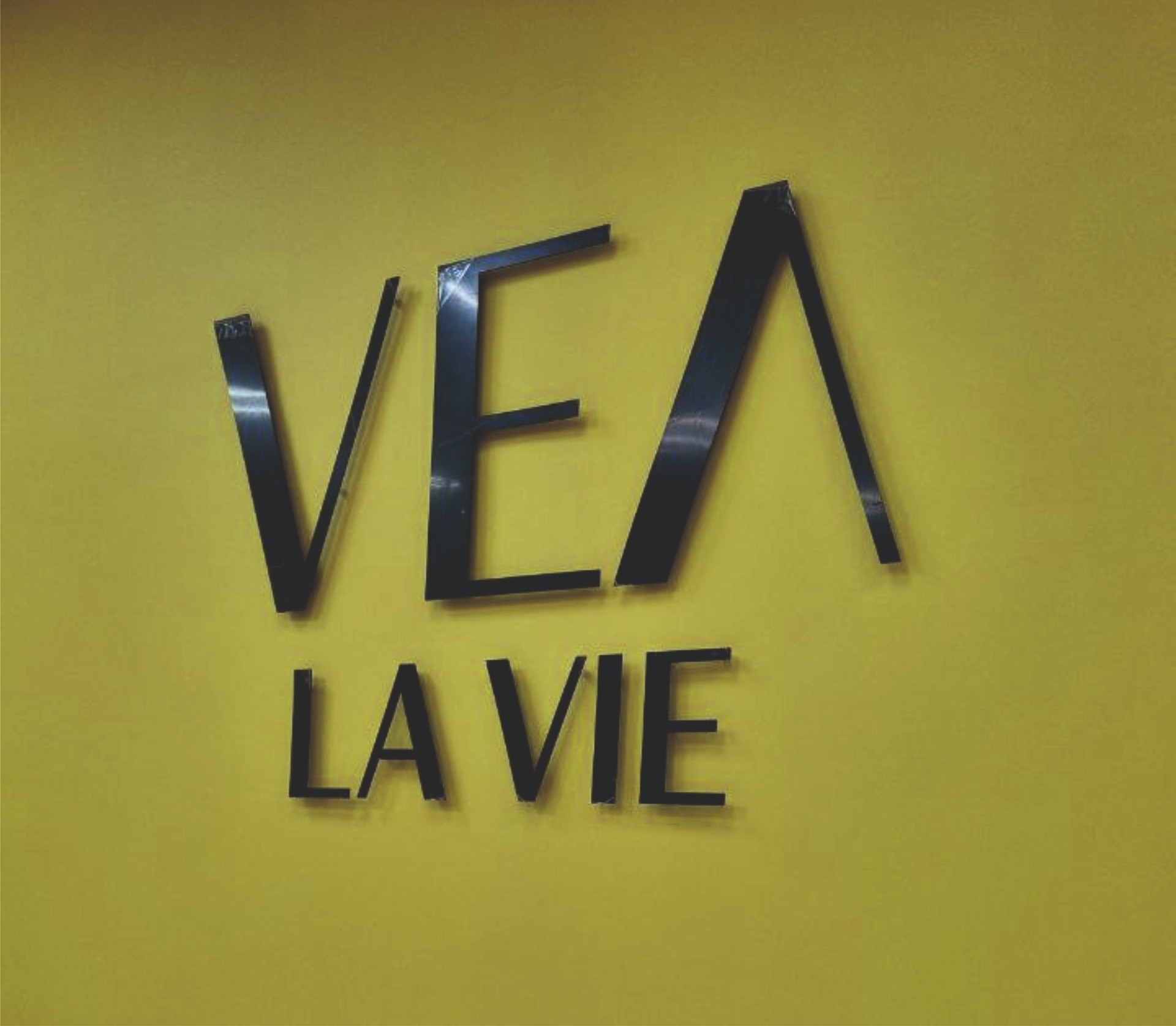 Логотип на стену для магазина