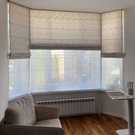 Римские шторы день-ночь на эркерное окно