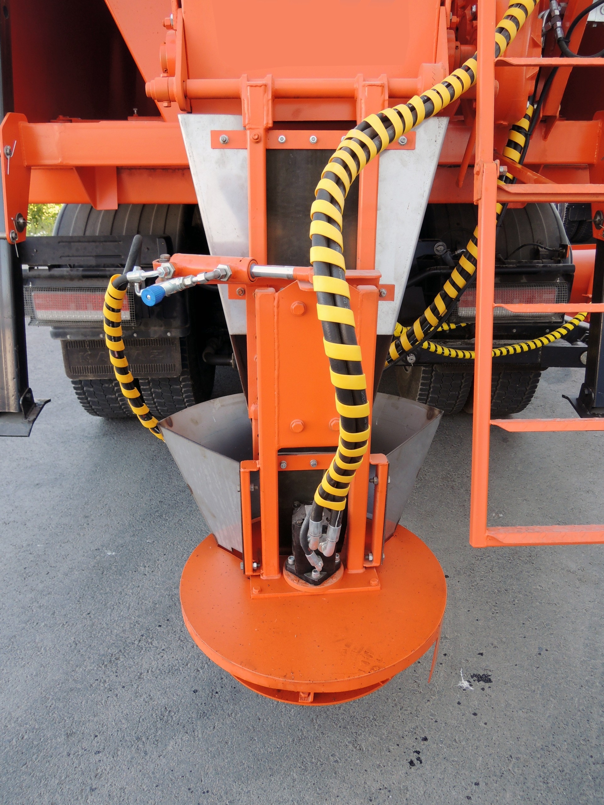 Система точного дозирования противогололёдных материалов КДМ