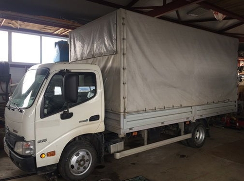 Бортовая машина с тентом Hino аренда Ленинские Горки