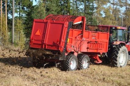 Разбрасыватель органических удобрений PTU-10, навозоразбрасыватель
