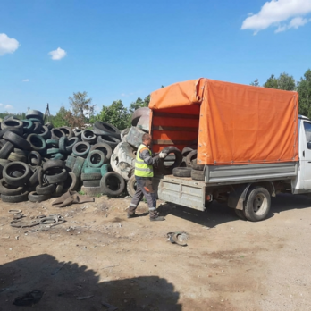 Второй этап производственного процесса нашего магазина: транспортировка шин в нашу мастерскую