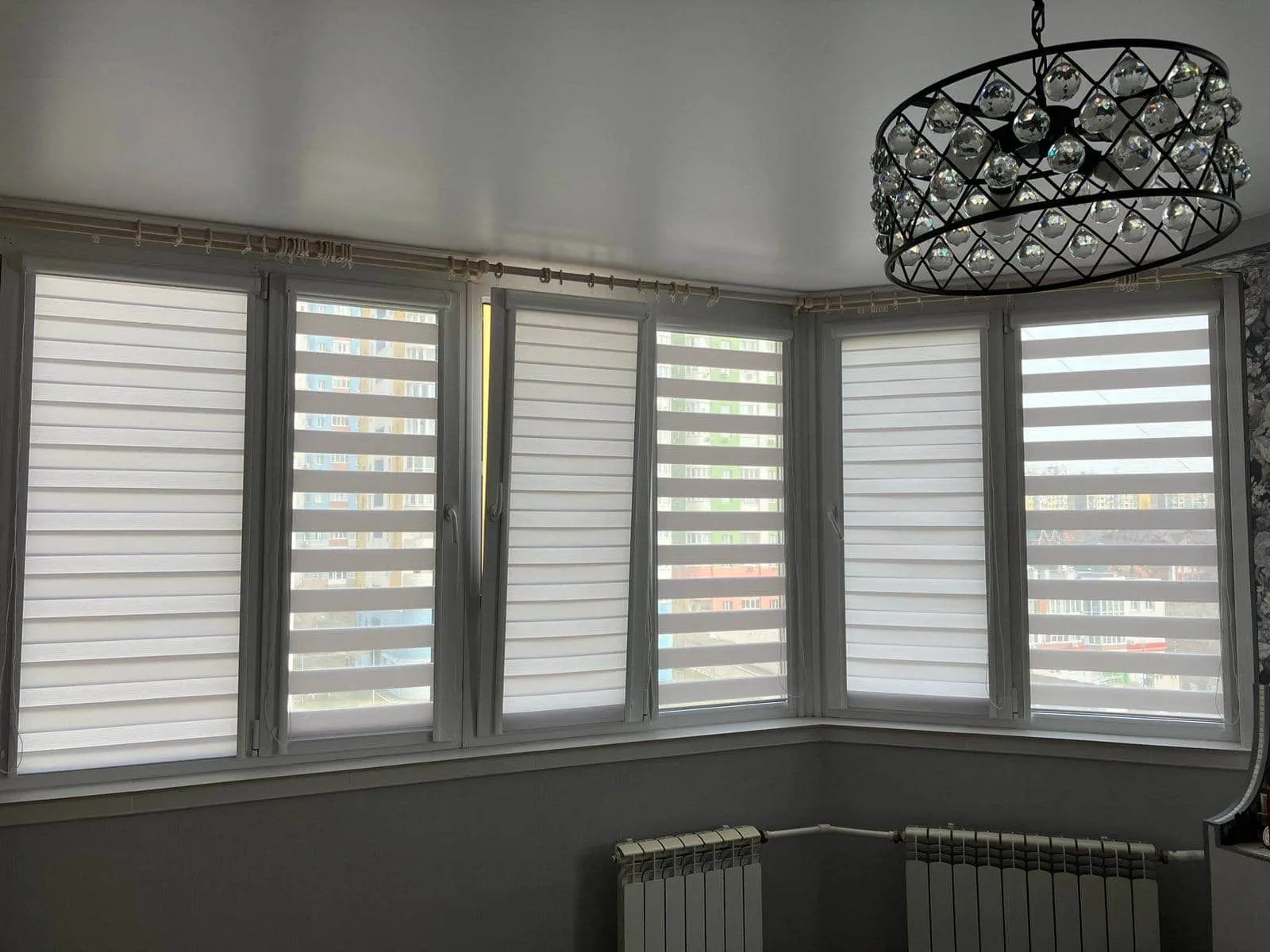 Шторы День-Ночь на лоджии в квартире