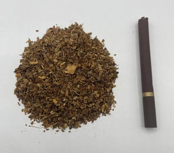 Изображение табака "Симпл" рядом лежащей забитой гильзой