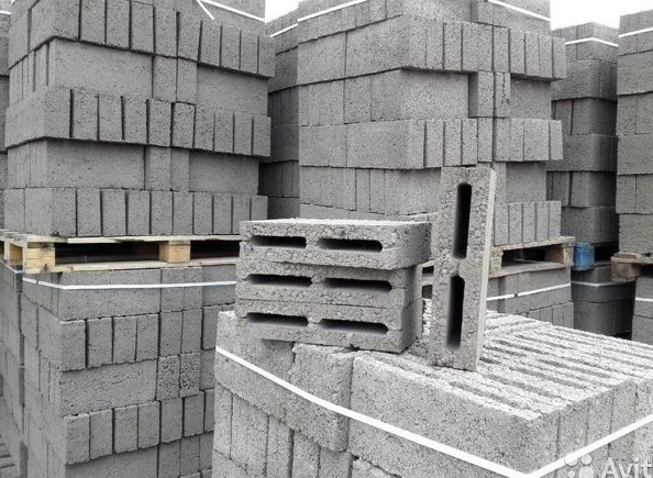 Шлакоблоки: легкие и прочные, подходят для хозяйственных построек