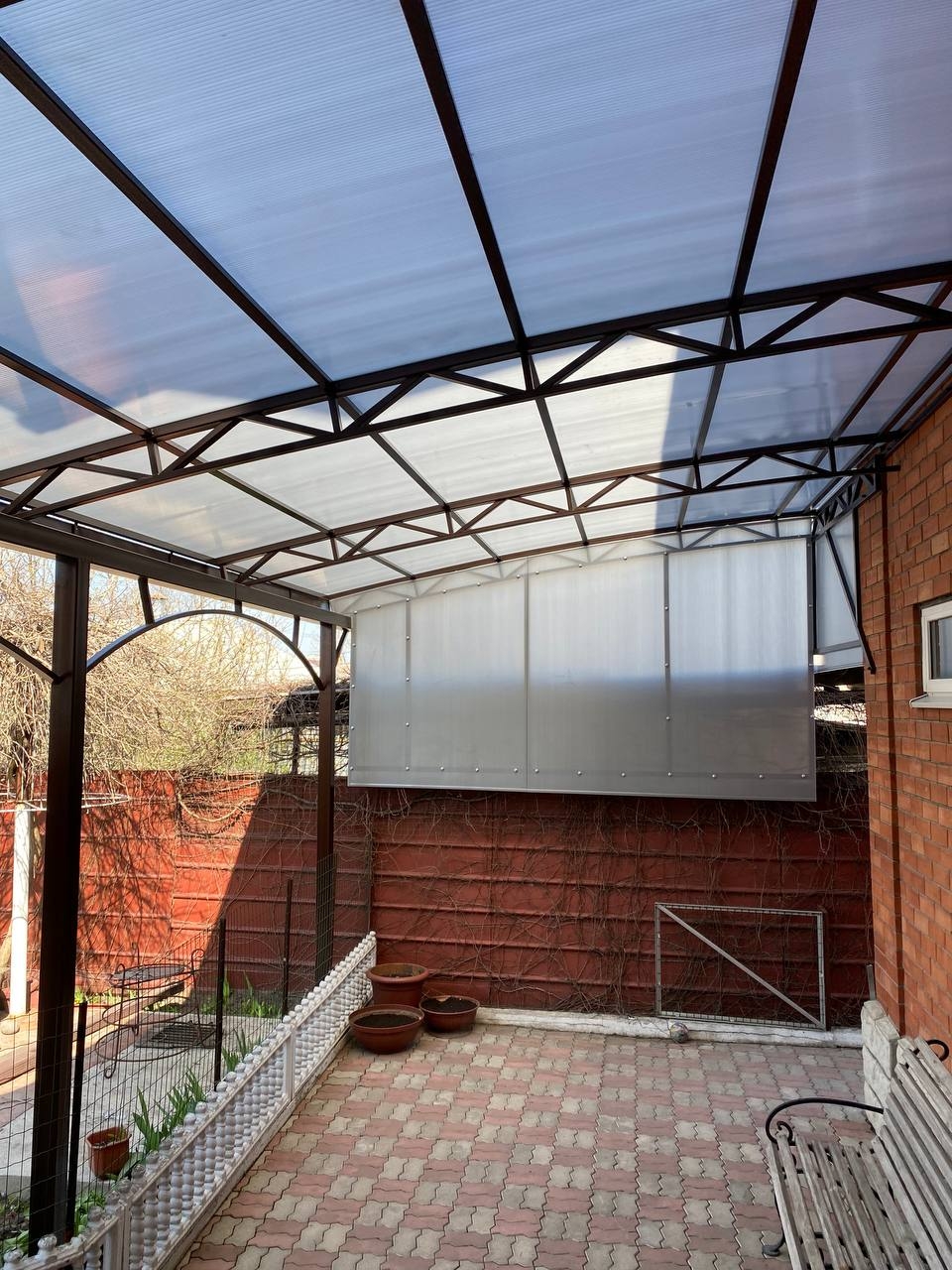 Проектирование, производство, монтаж навеса с полуарочной крышей в Уфе от компании "АктивСтрой"