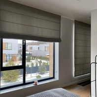 Римские шторы блэкаут в спальне Самара