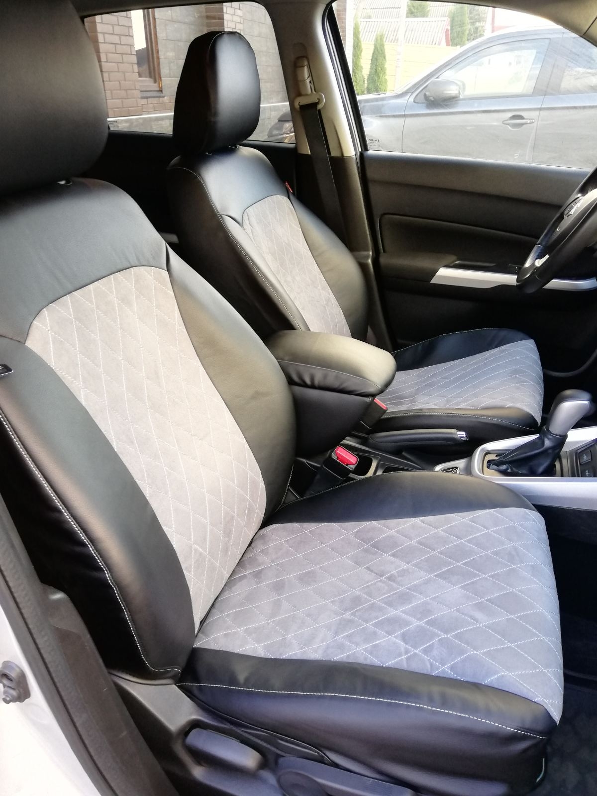Чехлы с центральной вставкой из алькантары на сиденья Suzuki Vitara
