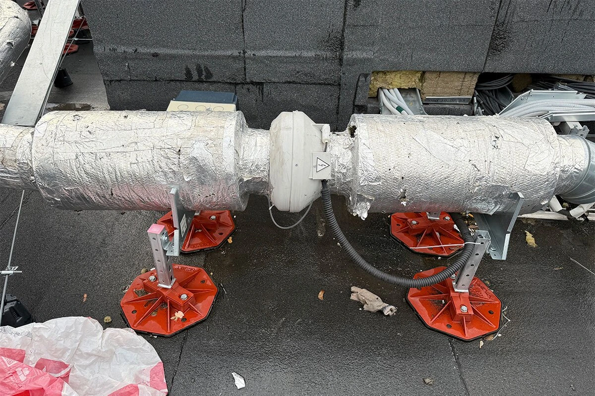 Размещение труб на кровле