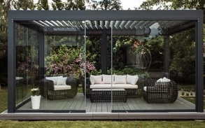 Биоклиматическая пергола RoofArt на частной террасе в Астане