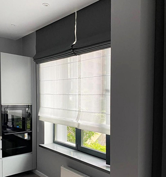Рулонные шторы на лоджии, балконе в кассете с направляющими