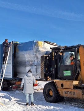Доставка негабаритного и хрупкого груза на строительный объект в Москве. 