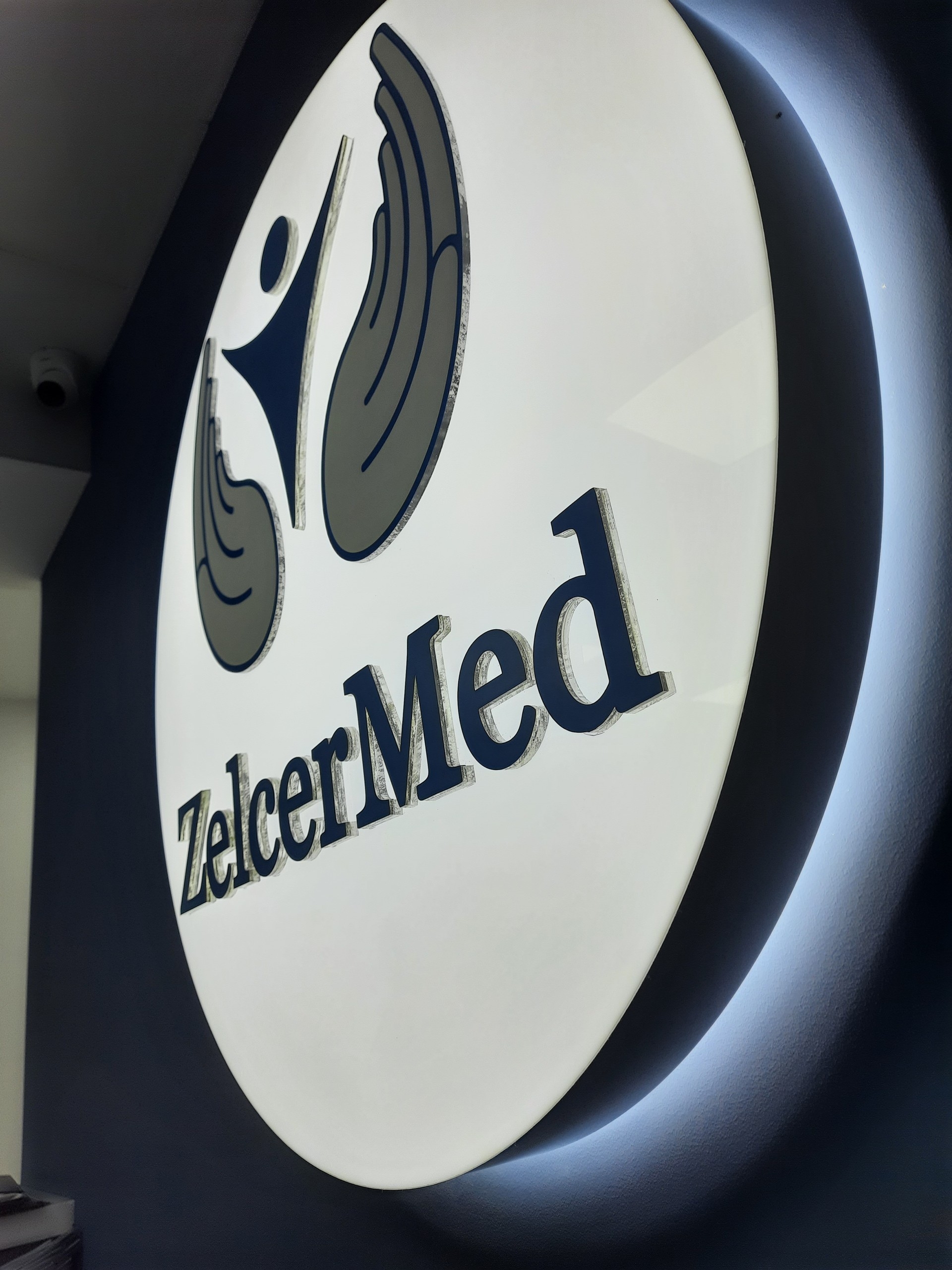 Световой логотип в медклинику 