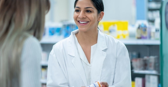 Фармацевт консультирует по препарату Осполот