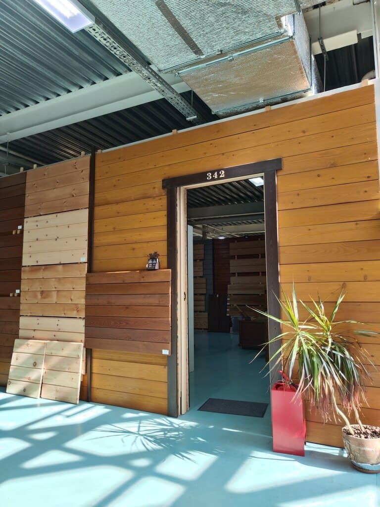 350 цветов покраски лиственницы в наших шоу-румах