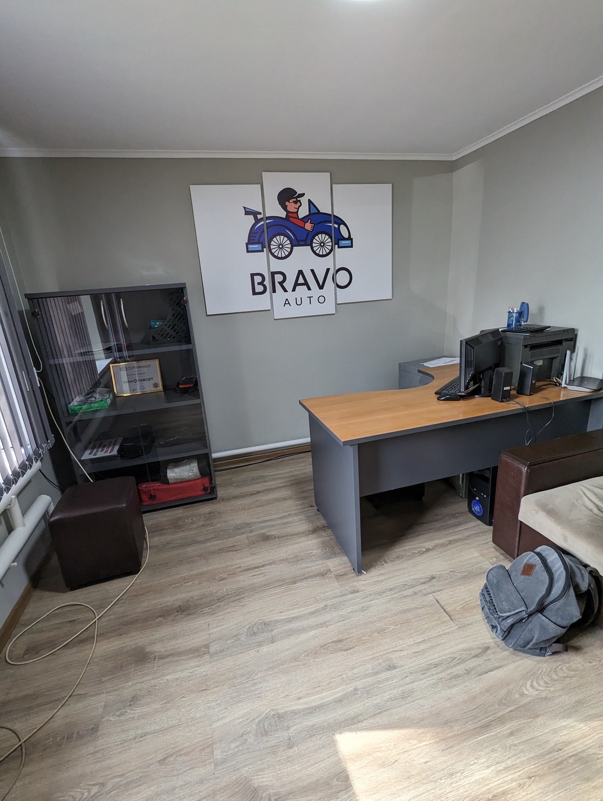Картина в виде логотипа