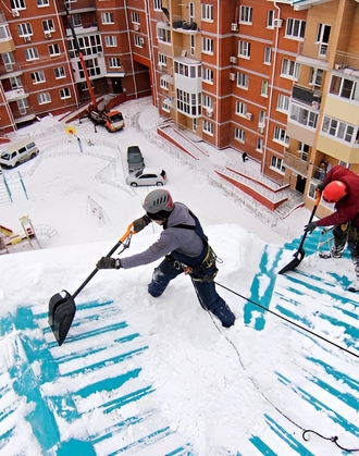 Очистка кровли от снега и наледи