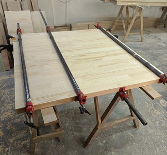 Изготовление столешниц квадратных на заказ из древесного массива в Уфе от компании ЭкоМассивУфа