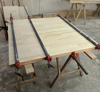 Изготовление столешниц квадратных на заказ из древесного массива в Уфе от компании ЭкоМассивУфа