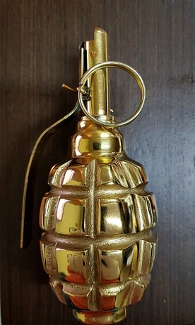 оружие в золоте