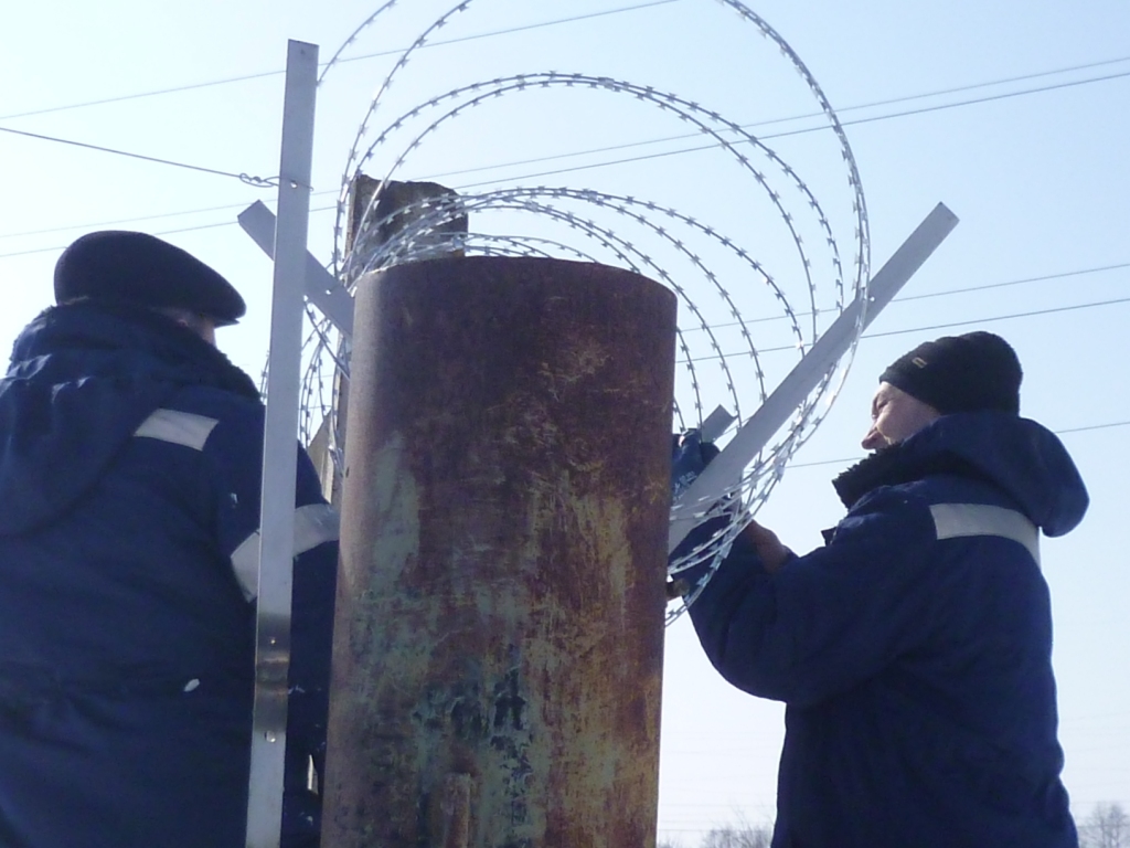 Установка колючей проволоки