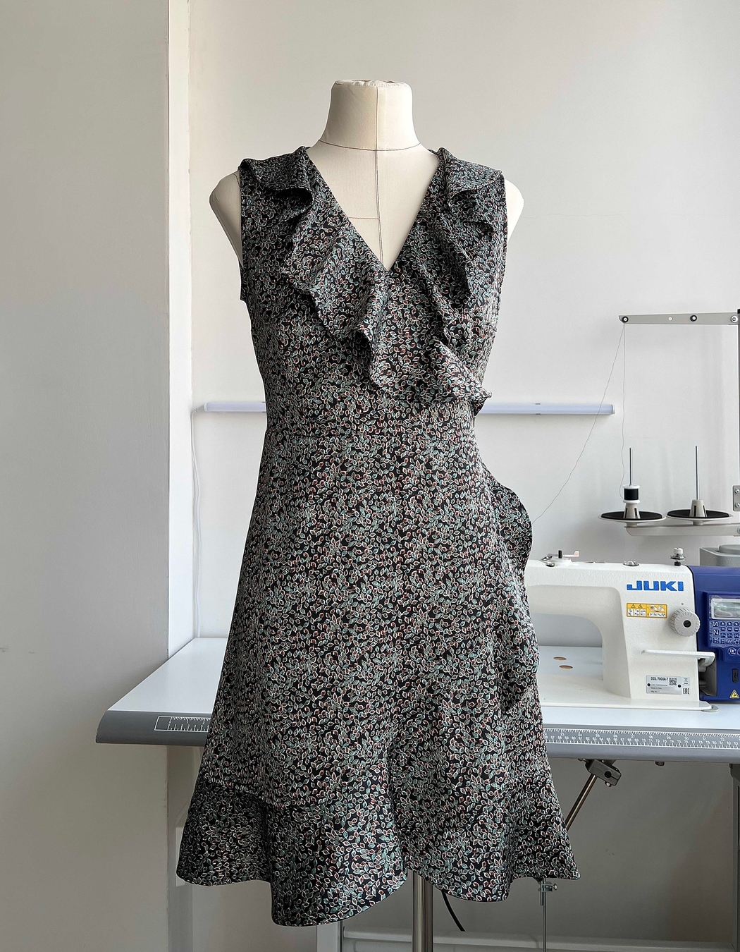 Пошить платья шелкового с воланами на заказ по меркам