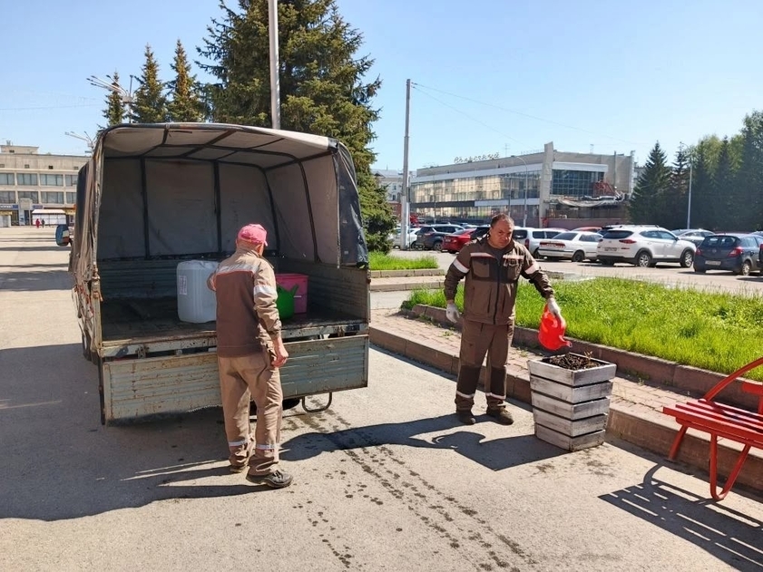 Субботник на территориях объектов Стадиона Химик