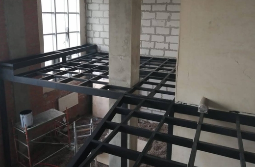 антресольный этаж в аптеке