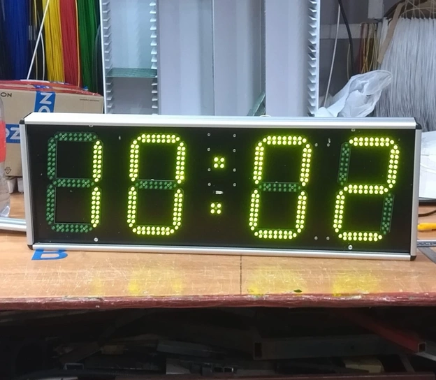 Светодиодные часы с зеленым отображением