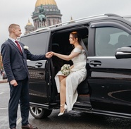 Молодожены у Мерседеса