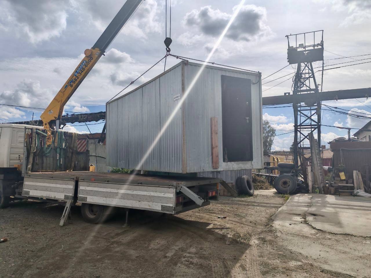 Вагончик, бытовка на подъемнике