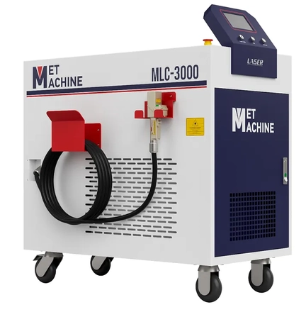 Аппарат ручной лазерной очистки METMACHINE MLC-3000 белое оборудование с синими элементами на рабо