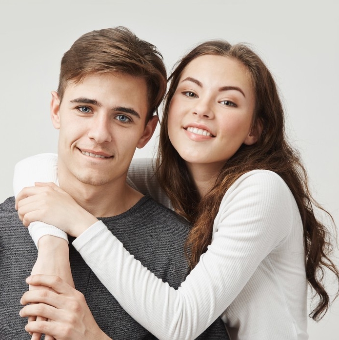 девушка и молодой человек