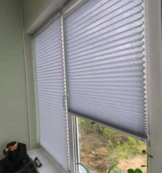 Рулонные шторы день ночь на окно