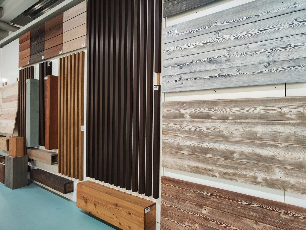 350 цветов покраски лиственницы в наших шоу-румах