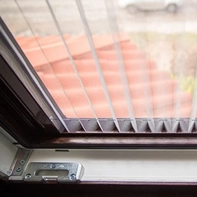 Москитная сетка плиссе крупным планом