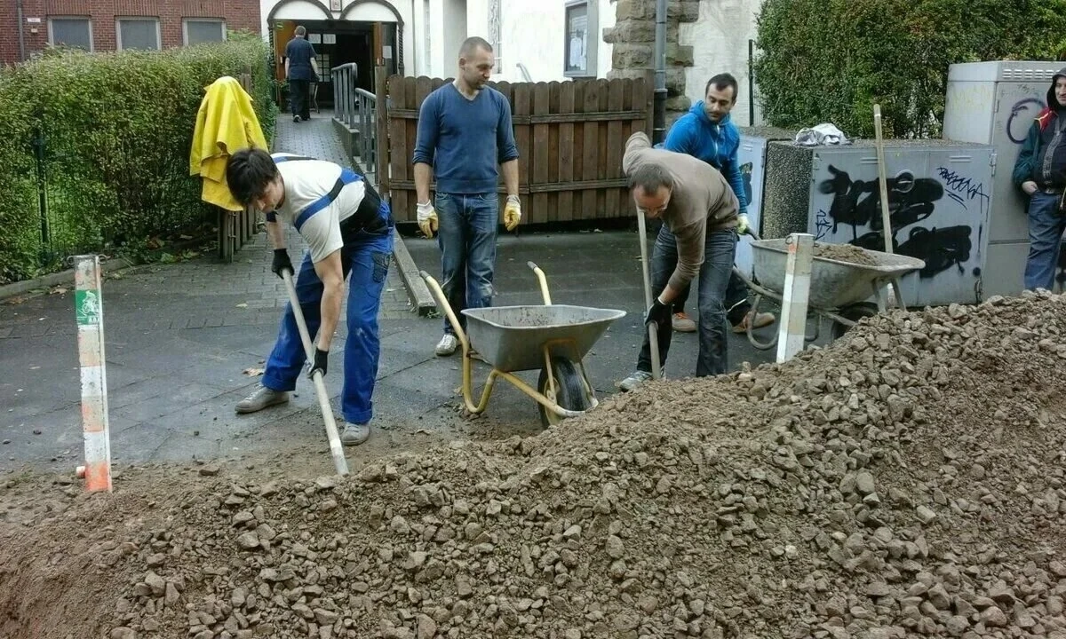 Грузчики в Санкт-Петербурге: погрузка на складе, переезд квартиры, вывоз мебели