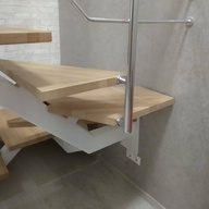 Закрытый каркас лестницы с площадкой