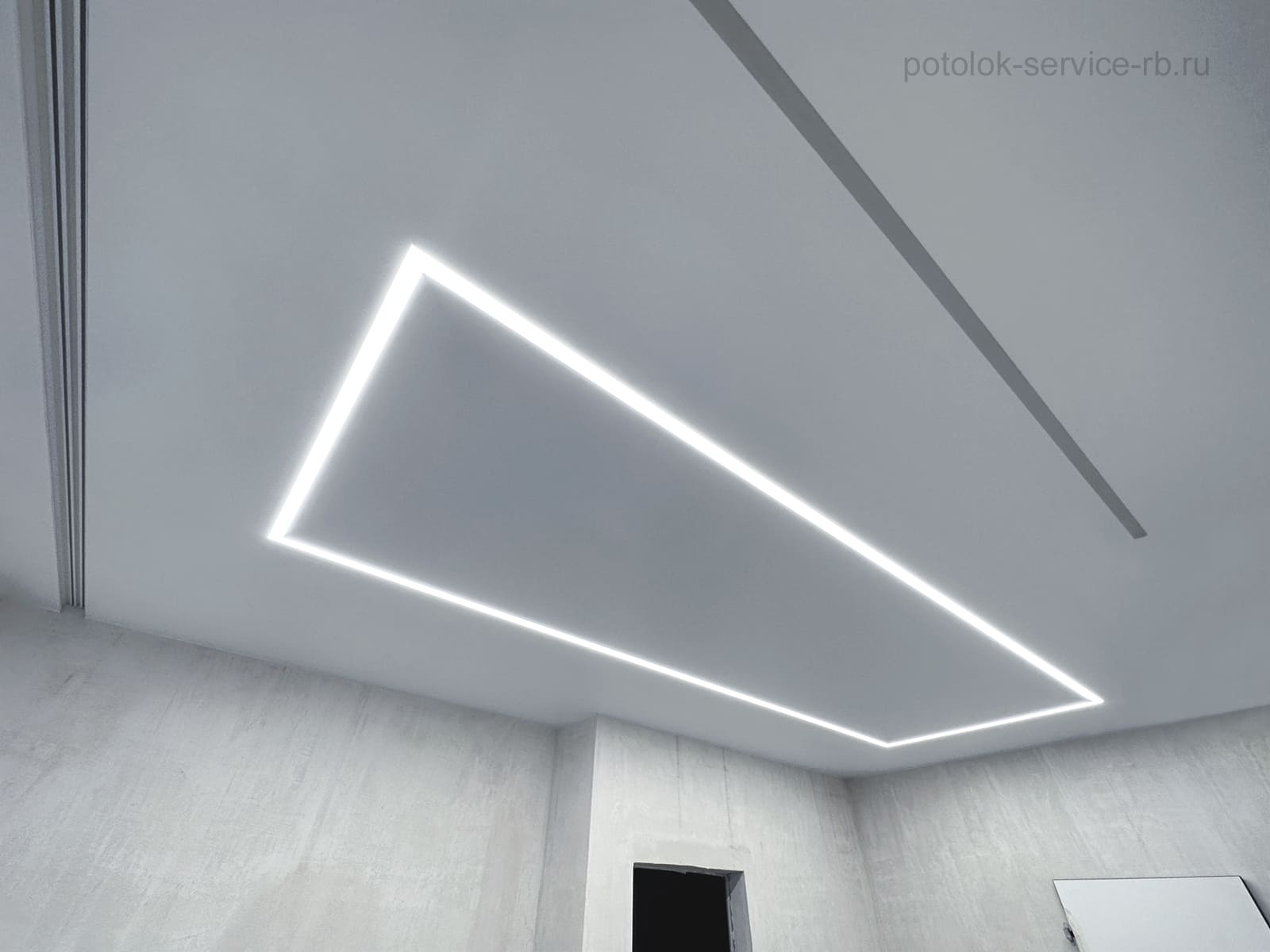 Световые линии на натяжном потолке