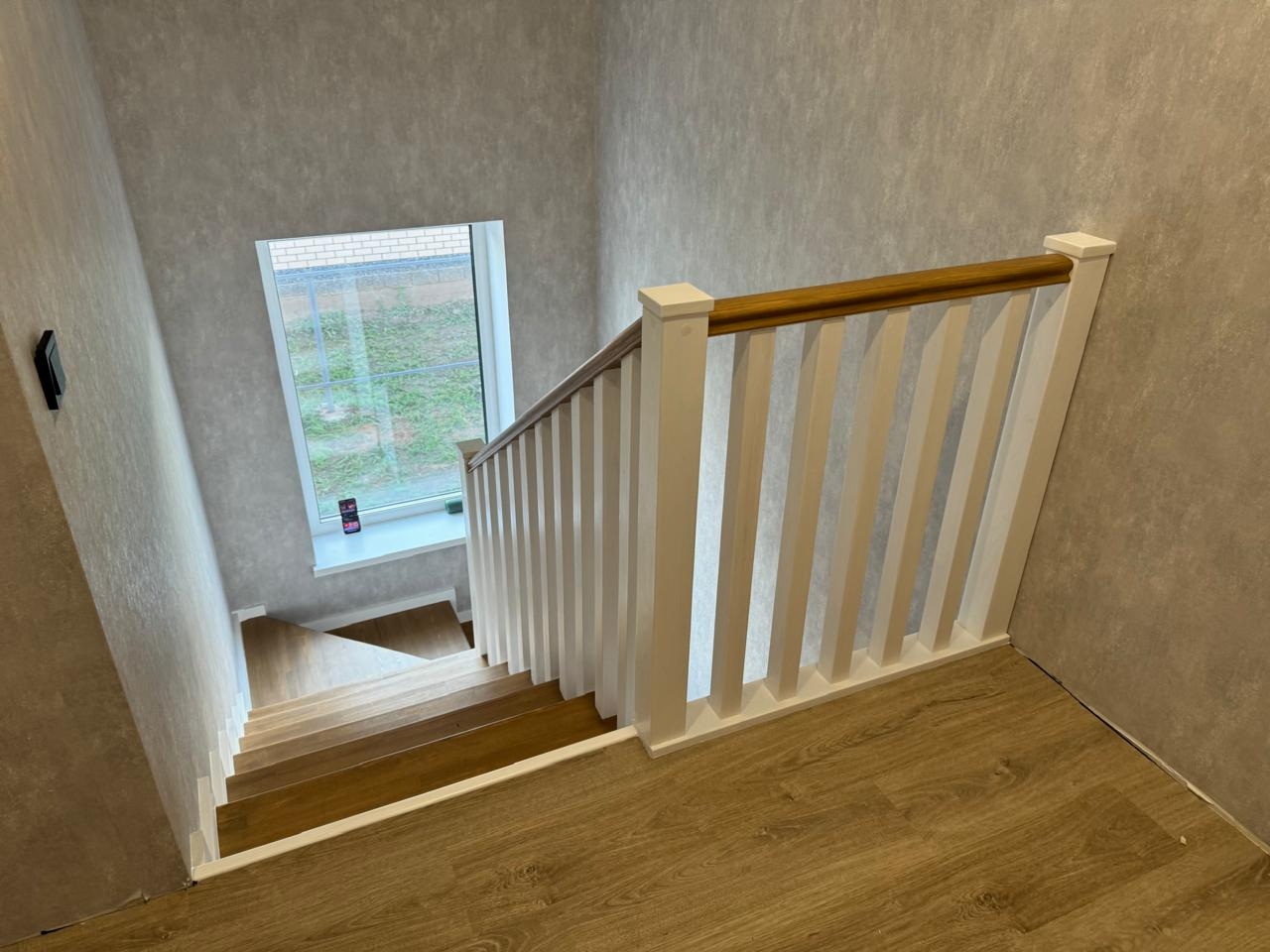 Изготовление деревянных лестниц 180 градусов на заказ в Уфе, Уфимском районе от компании Брент Вуд